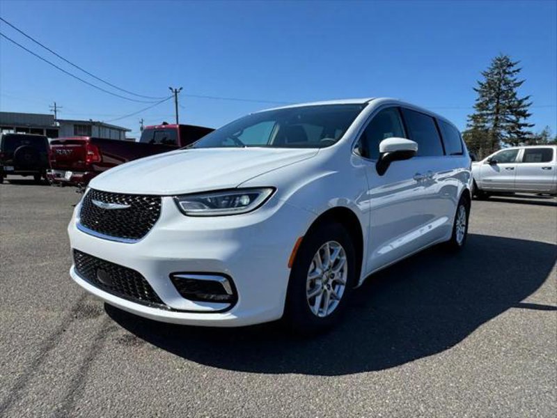 Certified 2023 Chrysler Pacifica Touring-L image 1