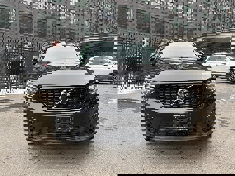 Certified 2024 Volvo XC40 B5 Core image 1