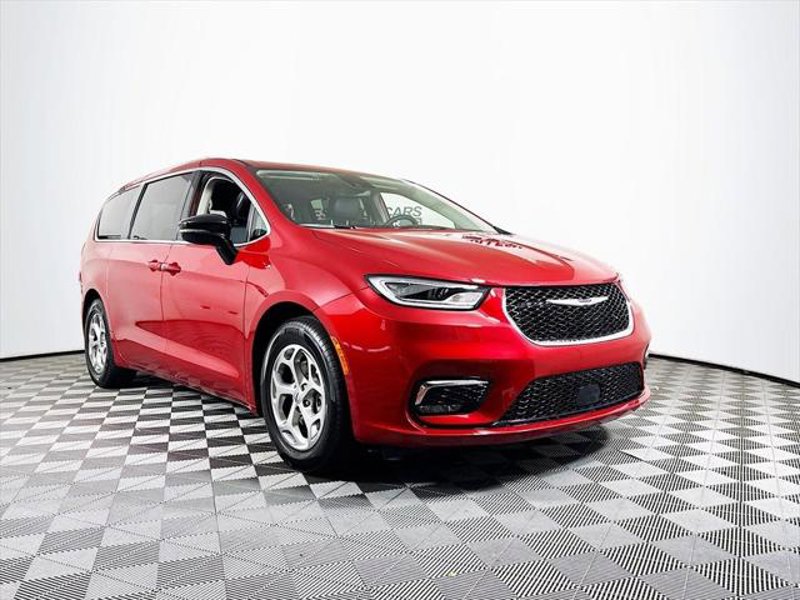 Certified 2024 Chrysler Pacifica Limited image 1