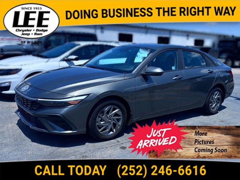Used 2024 Hyundai Elantra SEL image 1