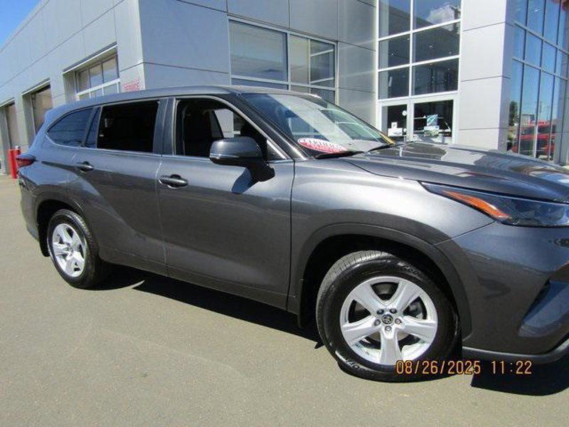 Certified 2023 Toyota Highlander L image 1