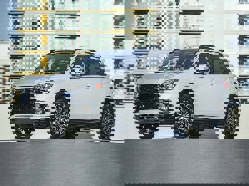 Used 2019 Mitsubishi Outlander Sport SE image 1
