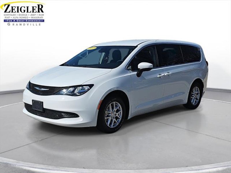 Certified 2023 Chrysler Voyager LX image 1