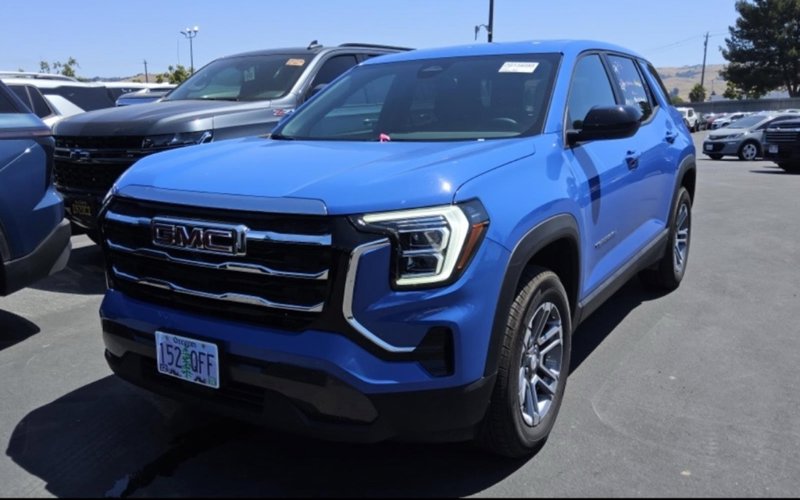 Used 2025 GMC Terrain Elevation image 1