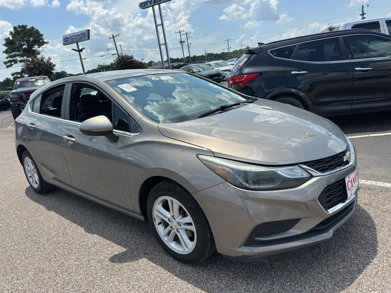 Used 2018 Chevrolet Cruze LT image 1