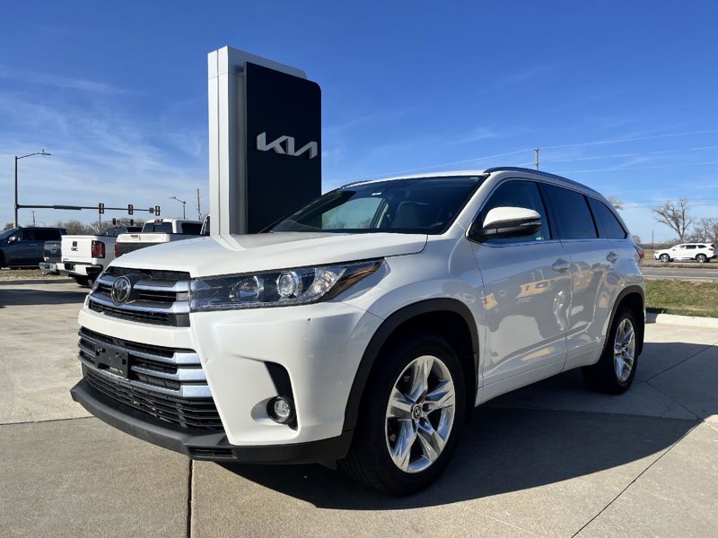 Used 2019 Toyota Highlander Limited image 1
