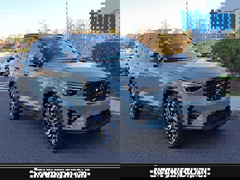Certified 2025 Volvo XC40 B5 Plus w/ Protection Package Premier image 1