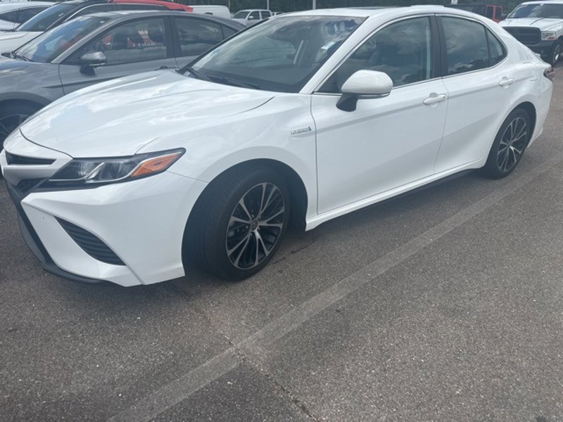 Used 2020 Toyota Camry SE image 1