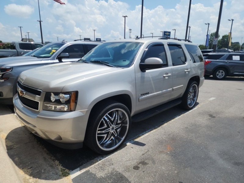 Used 2009 Chevrolet Tahoe LT w/ Convenience Package image 1