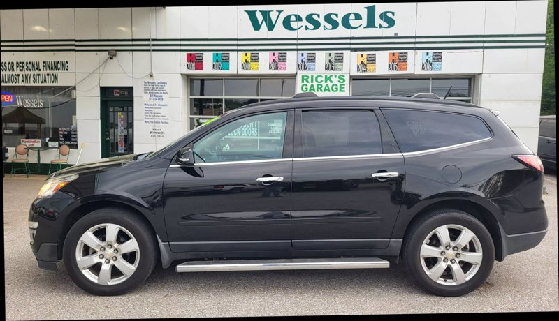 Used 2017 Chevrolet Traverse LT w/ Style and Technology Package image 1
