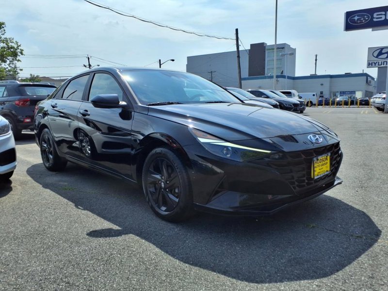 Certified 2023 Hyundai Elantra SEL image 1