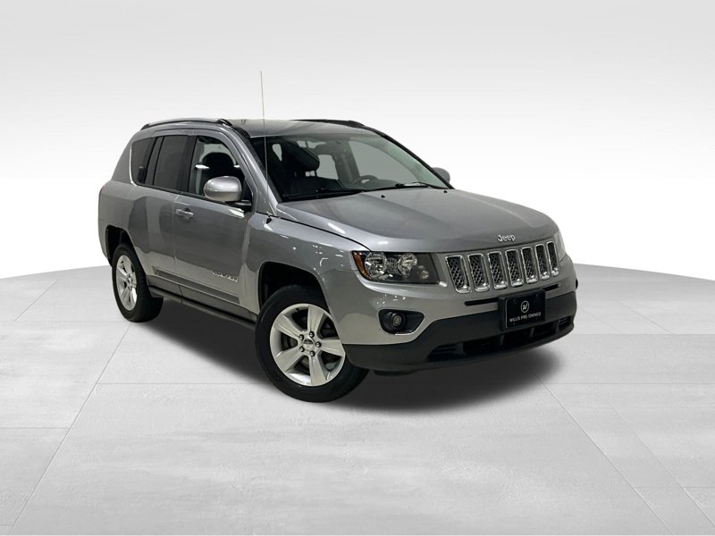 Used 2017 Jeep Compass Latitude image 1