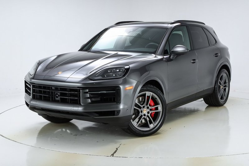 Certified 2024 Porsche Cayenne S image 1