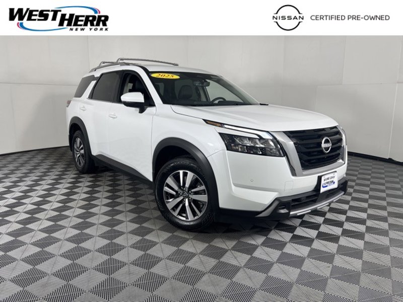 Certified 2025 Nissan Pathfinder SL image 1