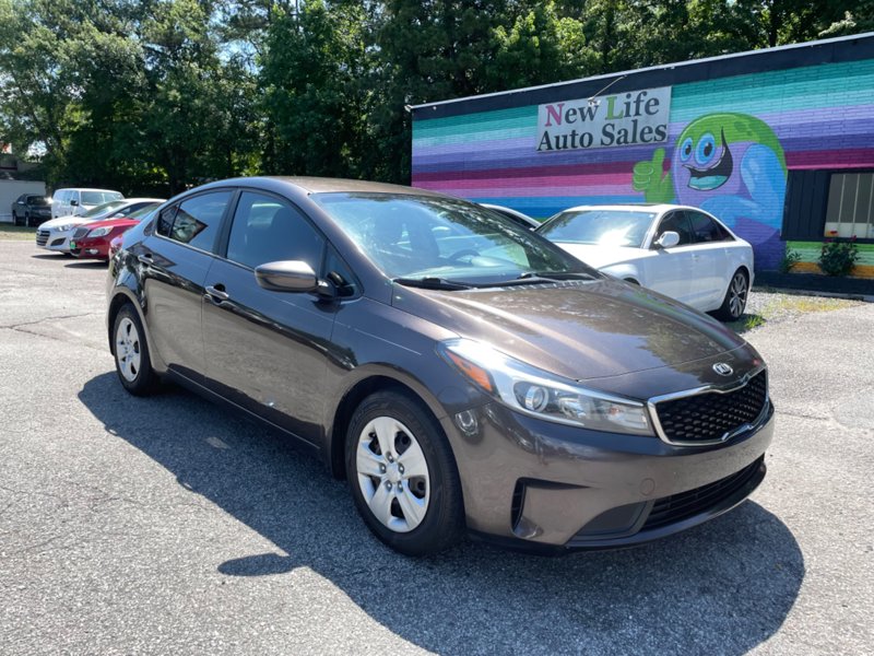 Used 2017 Kia Forte LX image 1