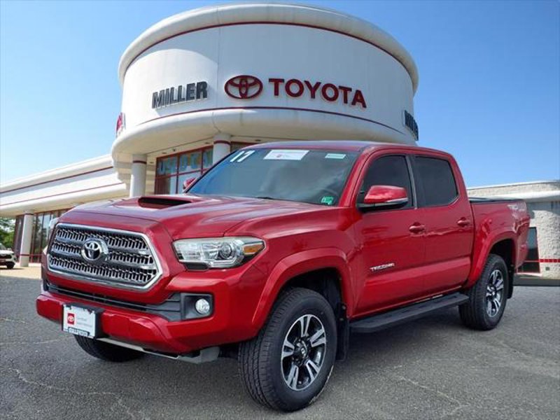 Certified 2017 Toyota Tacoma TRD Sport image 1