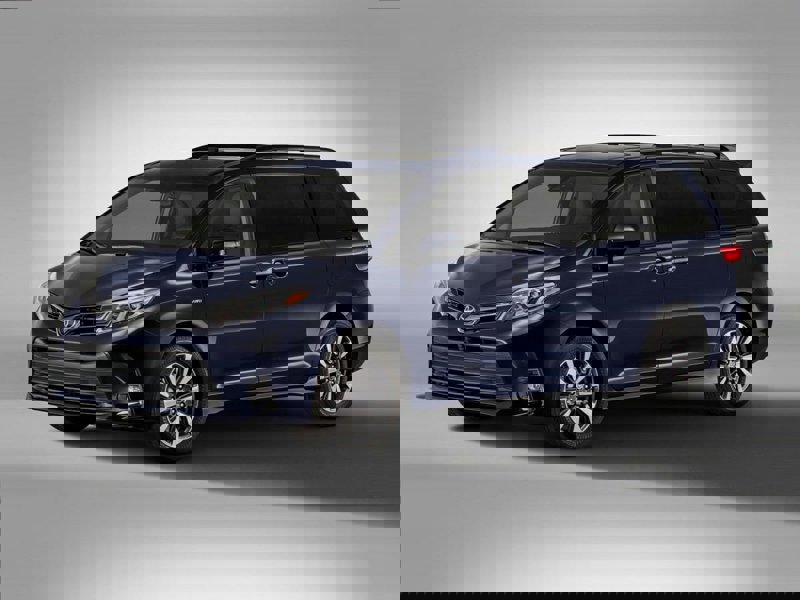 Used 2019 Toyota Sienna LE image 1