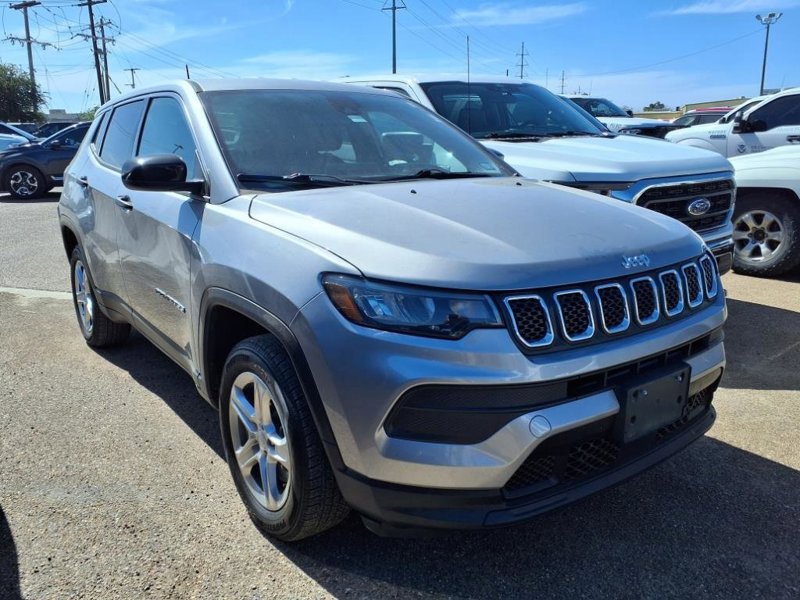 Used 2023 Jeep Compass Sport image 1