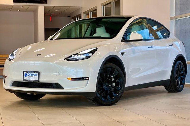 Used 2024 Tesla Model Y Long Range image 1