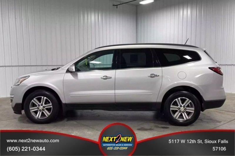 Used 2016 Chevrolet Traverse LT image 1
