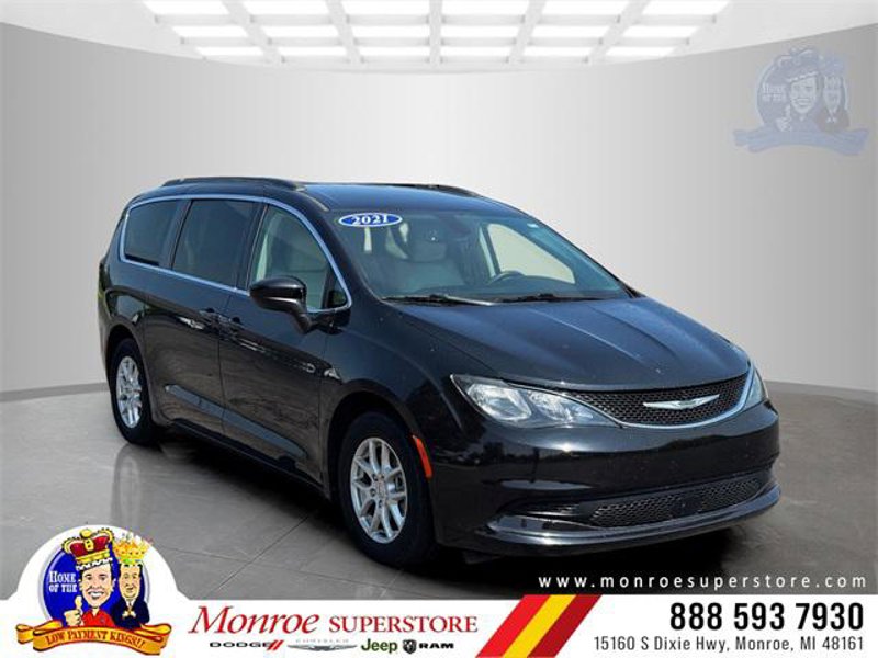 Certified 2021 Chrysler Voyager Lxi image 1
