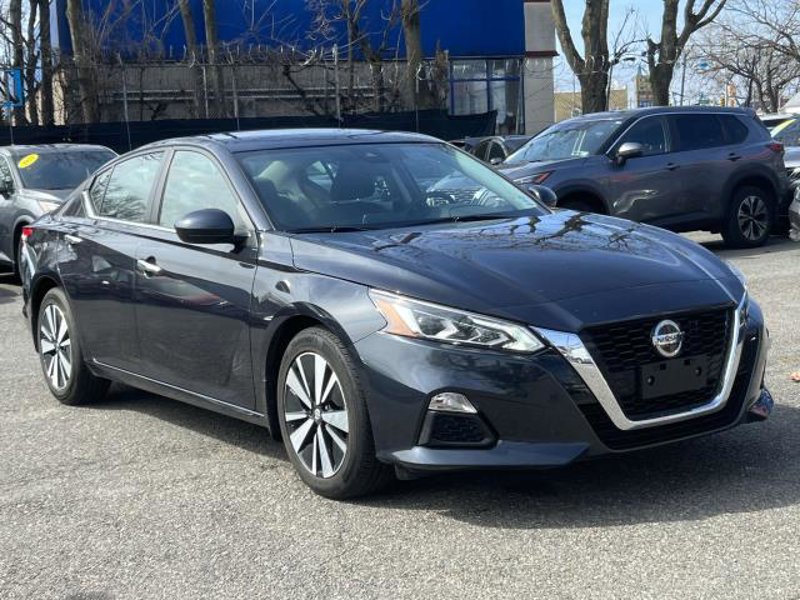 Certified 2022 Nissan Altima 2.5 SV image 1