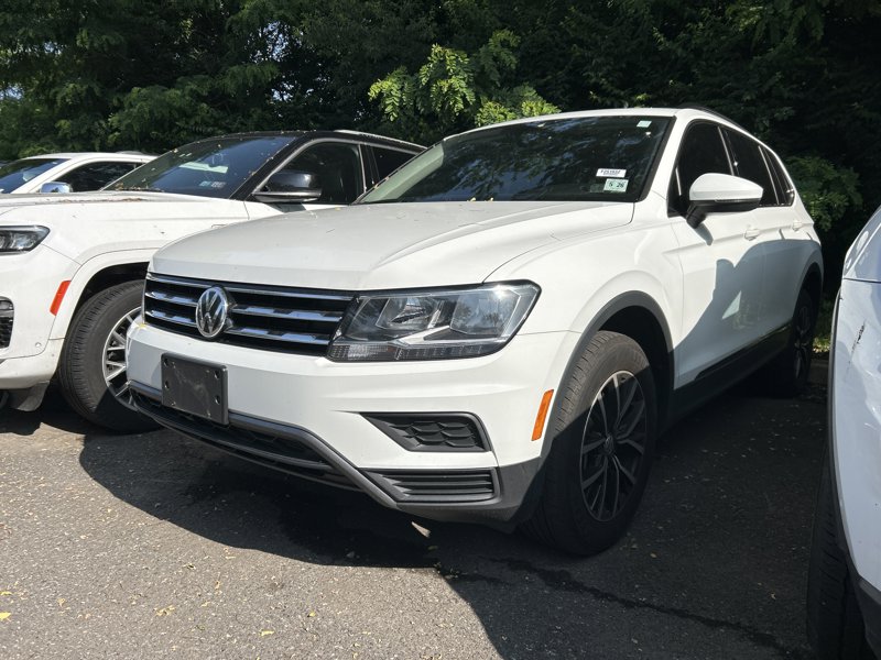 Used 2021 Volkswagen Tiguan SE w/ Panoramic Sunroof Package image 1