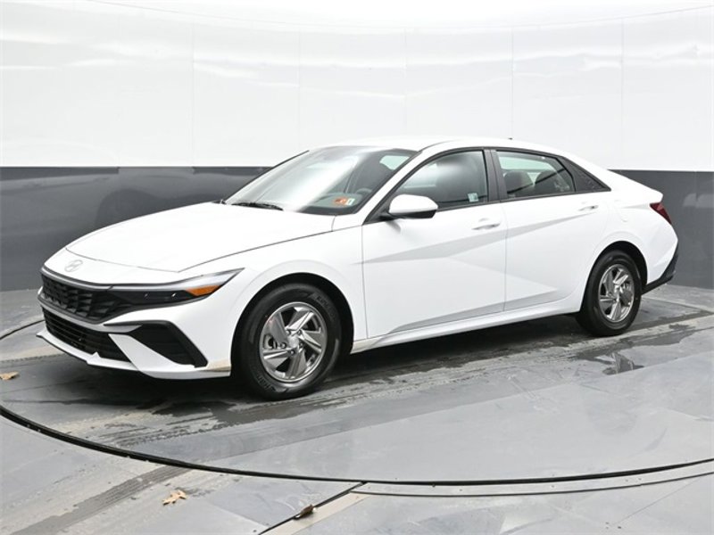 Certified 2025 Hyundai Elantra SE image 1