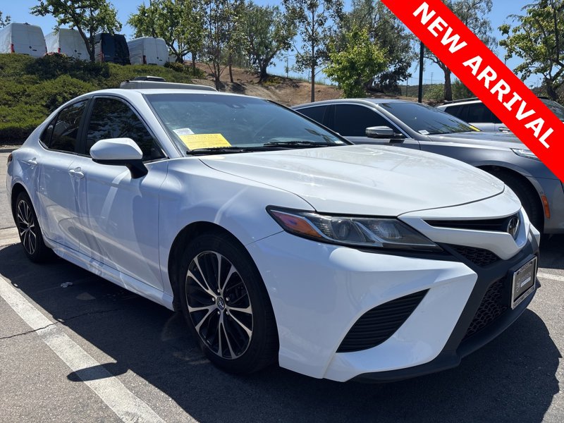 Used 2018 Toyota Camry SE image 1