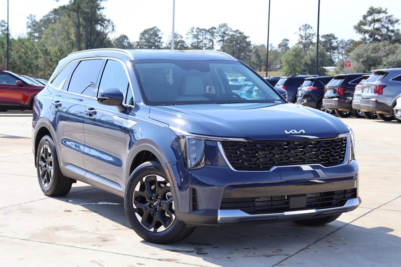 Certified 2025 Kia Sorento S image 1