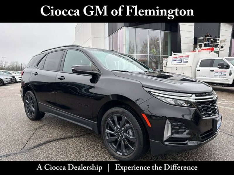 Certified 2022 Chevrolet Equinox RS w/ Infotainment Package image 1