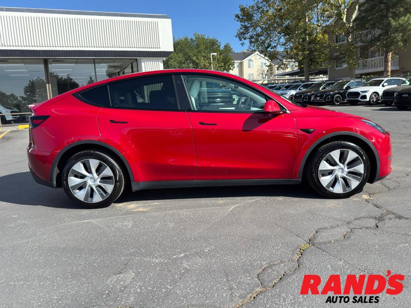 Used 2023 Tesla Model Y Long Range image 1