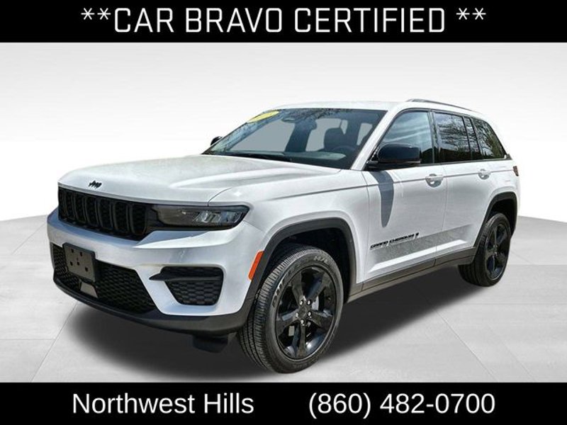 Used 2025 Jeep Grand Cherokee Altitude image 1