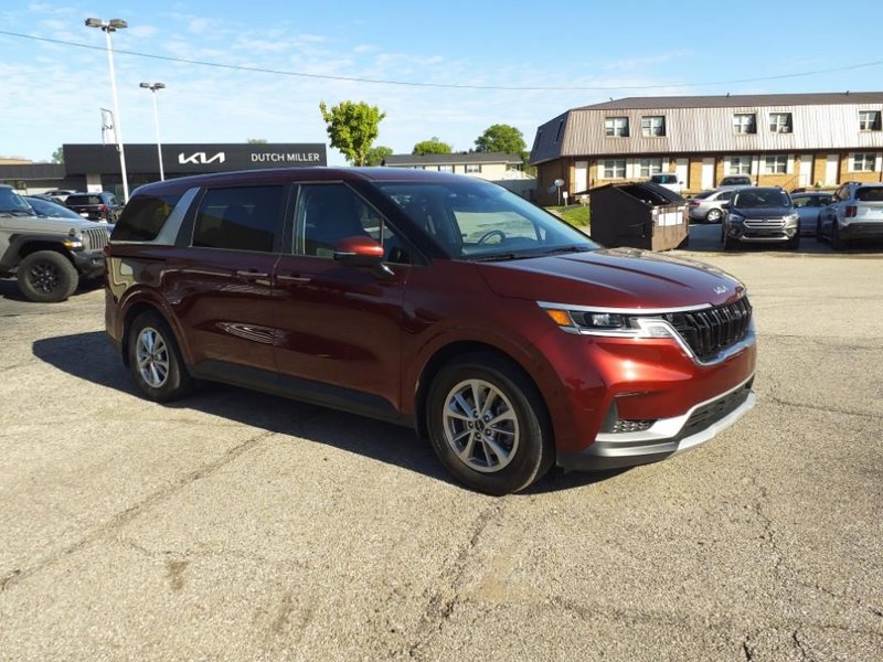 Certified 2023 Kia Carnival LX image 1
