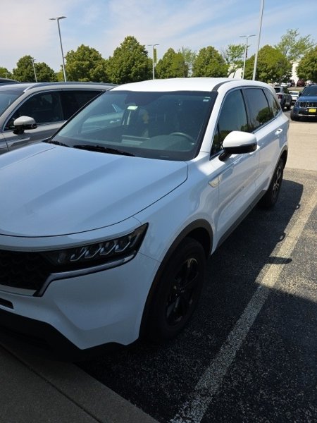 Certified 2022 Kia Sorento LX image 1