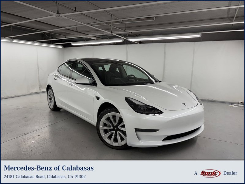 Used 2023 Tesla Model 3 Standard Range image 1
