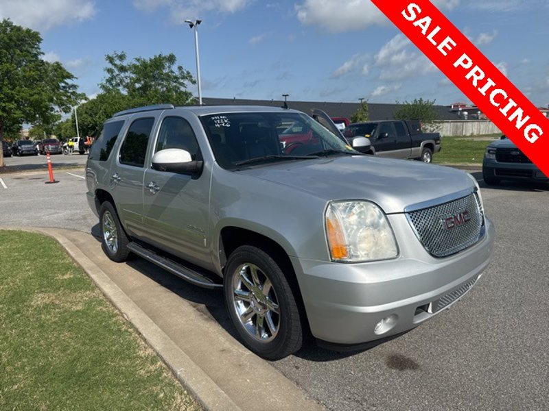 Used 2010 GMC Yukon Denali image 1