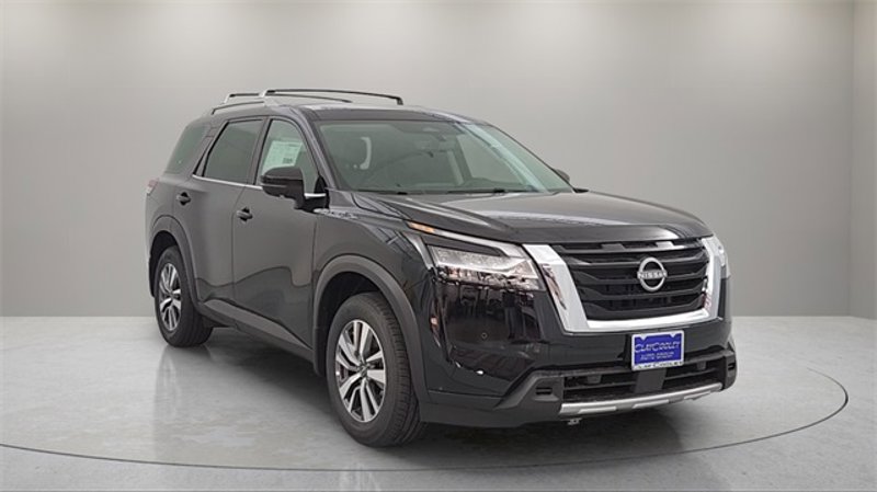 Certified 2024 Nissan Pathfinder SL image 1