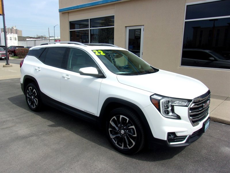Certified 2022 GMC Terrain SLT w/ Infotainment Package II image 1