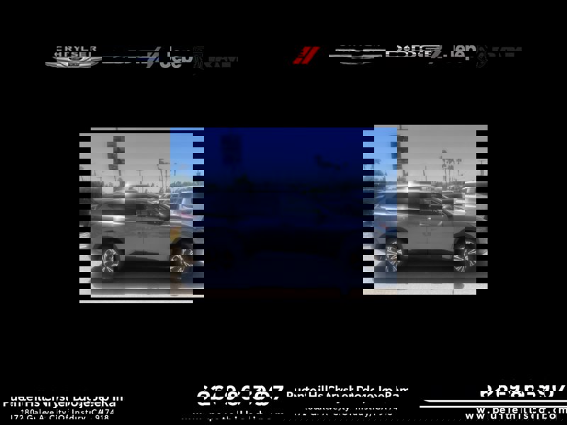 Used 2023 Nissan Rogue SV image 1