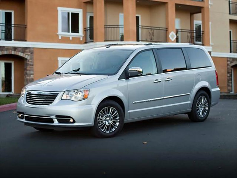 Certified 2016 Chrysler Town & Country S w/ Driver Convenience Group image 1