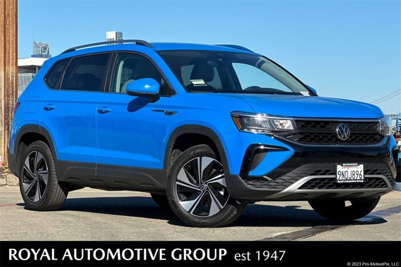 Certified 2024 Volkswagen Taos SE image 1