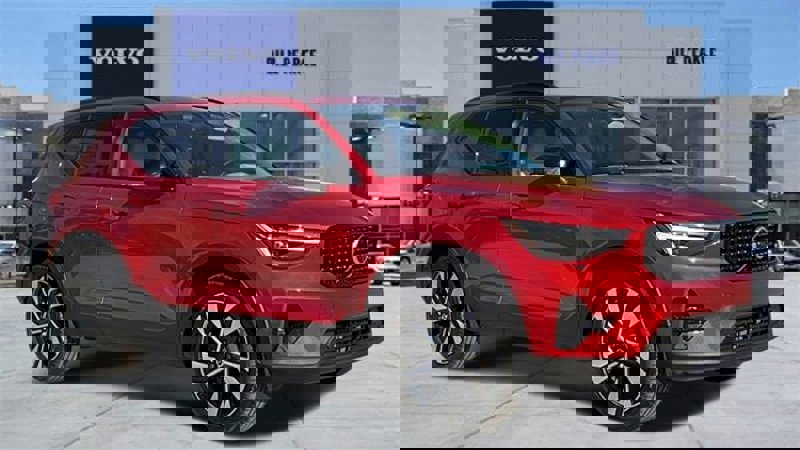 Certified 2024 Volvo XC40 B5 Plus w/ Protection Package Premier image 1