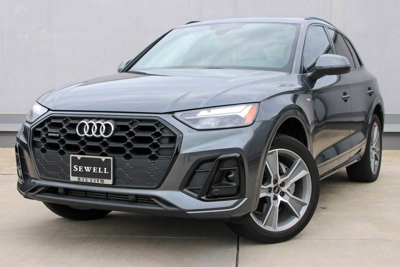Certified 2025 Audi Q5 2.0T Premium w/ Convenience Plus Package image 1