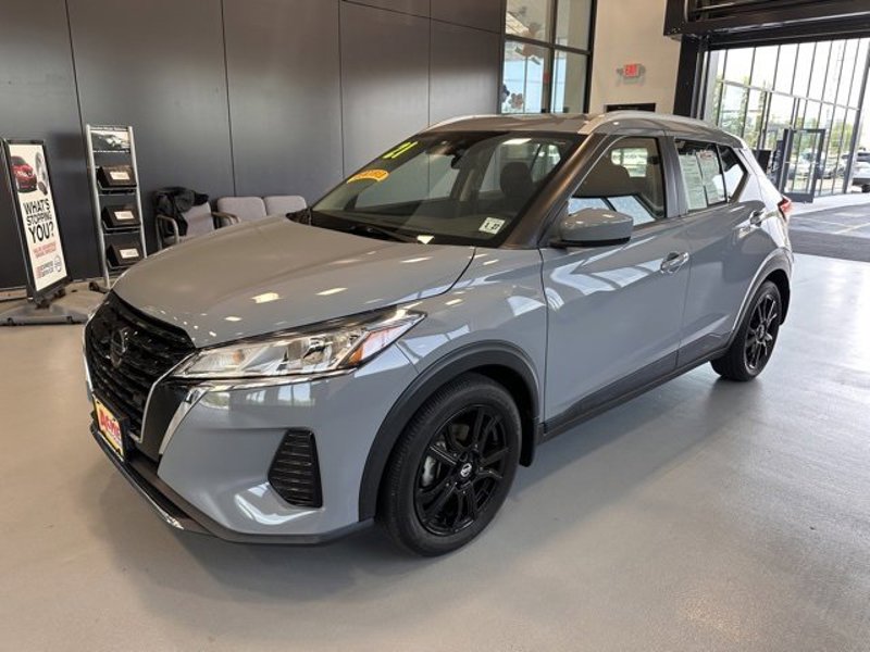 Certified 2021 Nissan Kicks SV image 1