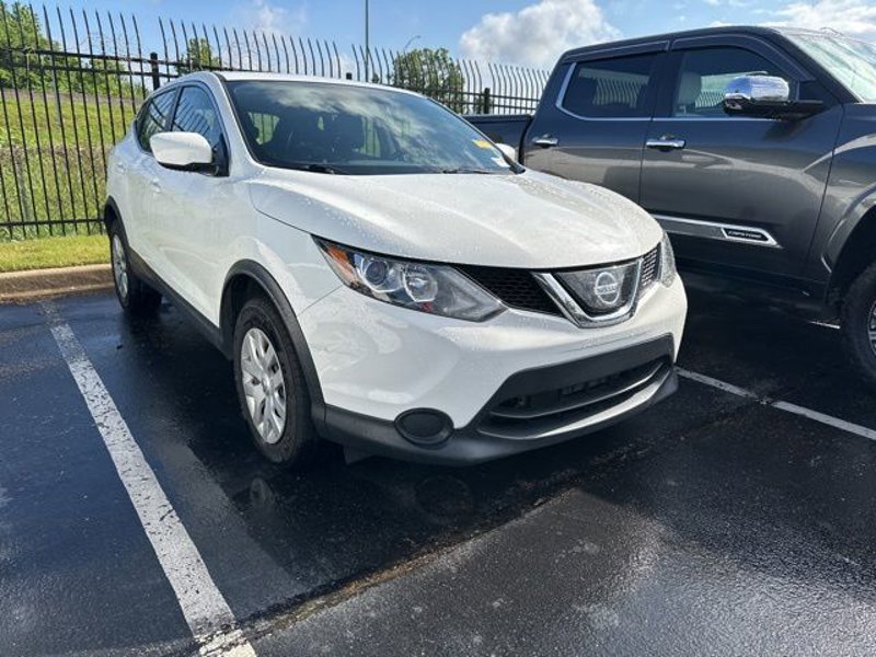 Used 2019 Nissan Rogue Sport S image 1