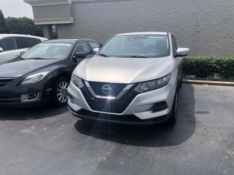 Used 2020 Nissan Rogue Sport S image 1