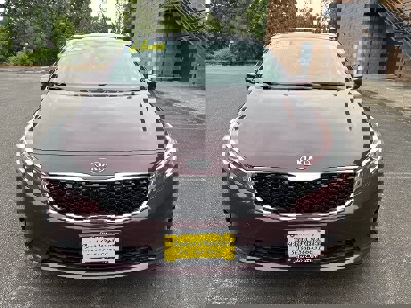Used 2017 Kia Forte LX image 1