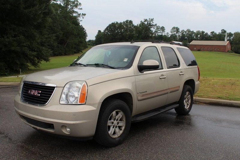 Used 2007 GMC Yukon SLT w/ SLT Preferred Equipment Group image 1