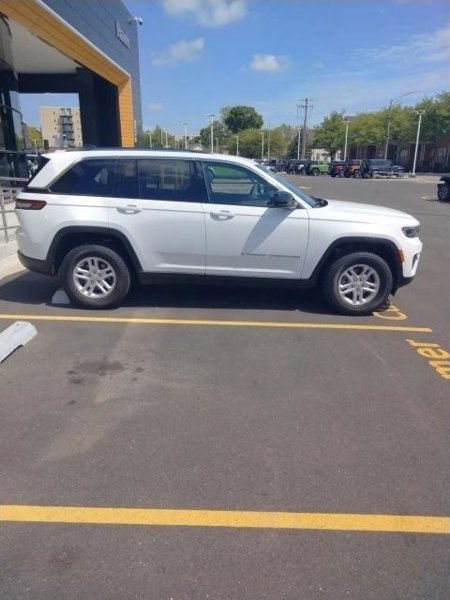 Certified 2023 Jeep Grand Cherokee Laredo w/ Luxury Tech Group I image 1